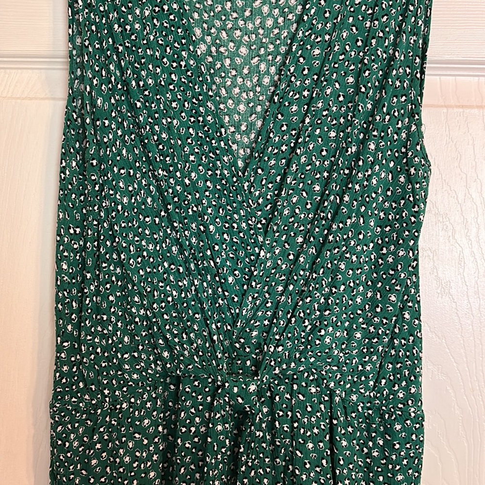 ✨Green patterned romper - Picture 2 of 3